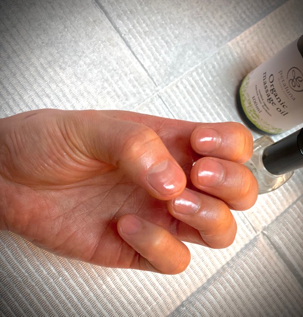 爪の縦じわをネイルケアで解消できますか Nadio